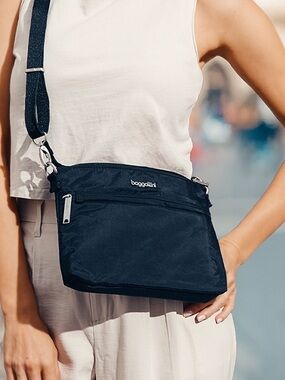 Baggallini NWT Navy Blue Crossbody Momento Security Bag Silver Trim Anti Theft